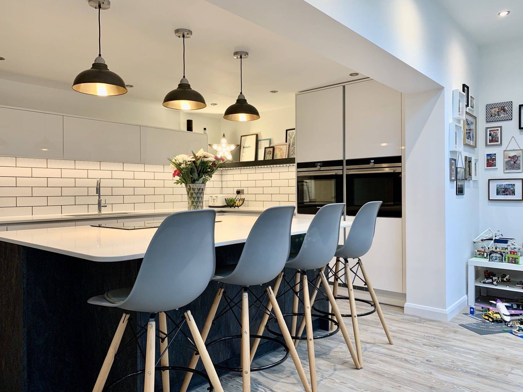 Ud2360 Gloss White Charcoal Texture True Handleless Kitchen 3 | Utopia Kitchens, Crowthorne