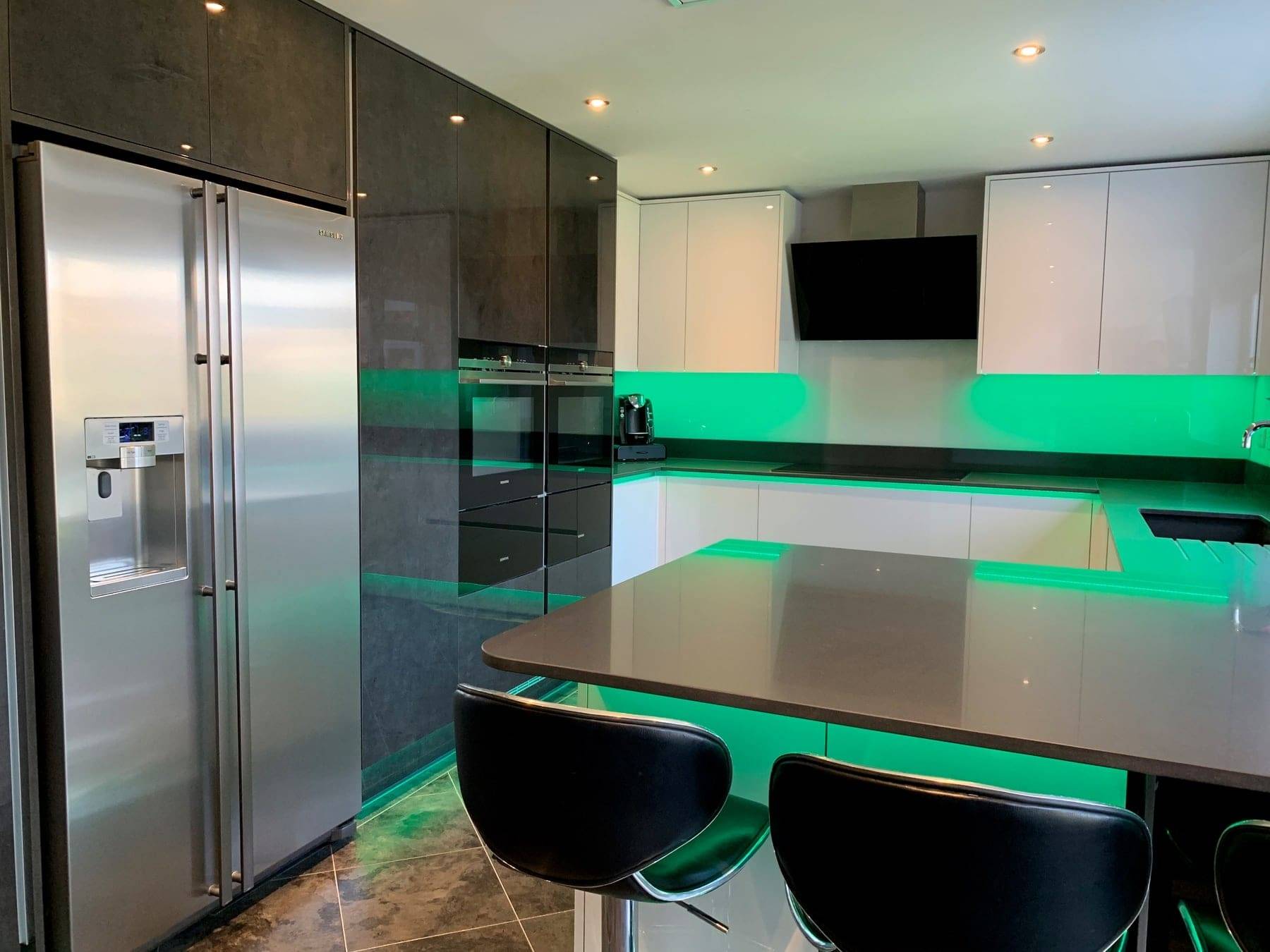 Feature Packed Contemporary Kitchen Egger Monochrome 1383 1 | Utopia Kitchens, Crowthorne
