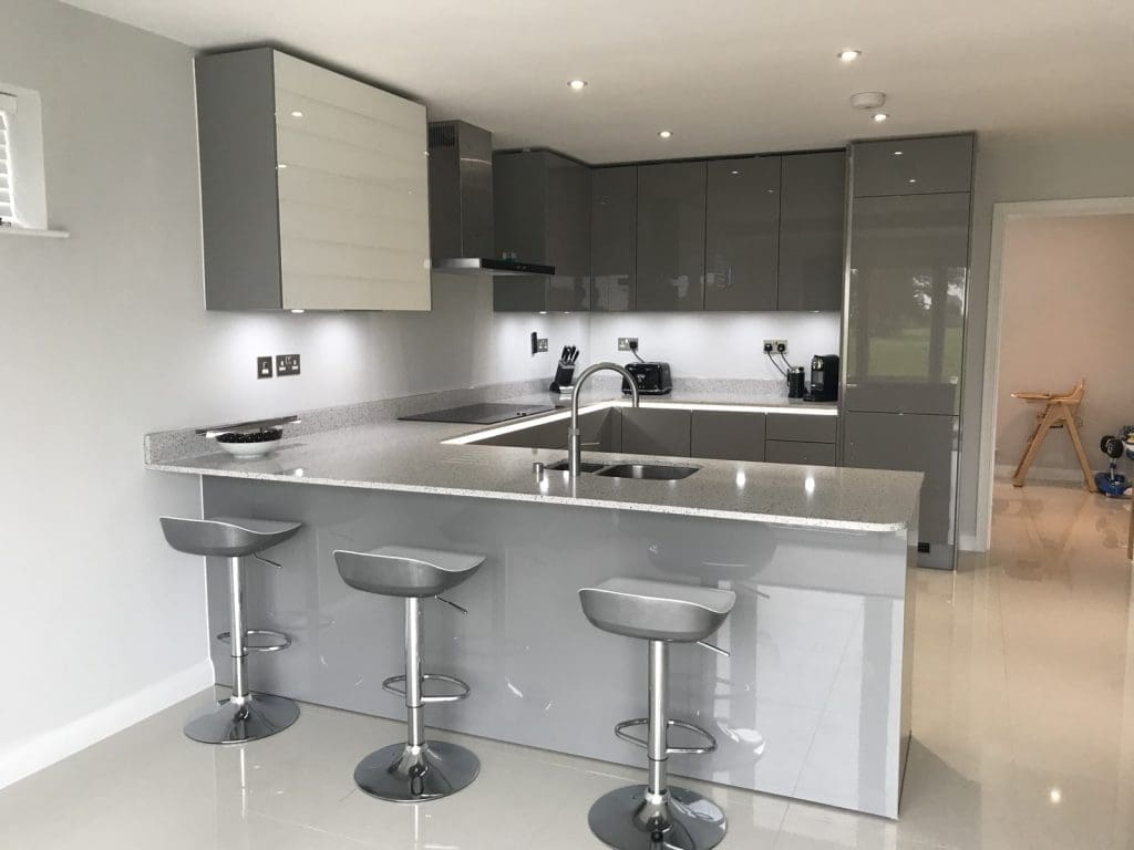 Gloss Lacquer Handleless Kitchen 2 | Swans of Gravesend, Kent