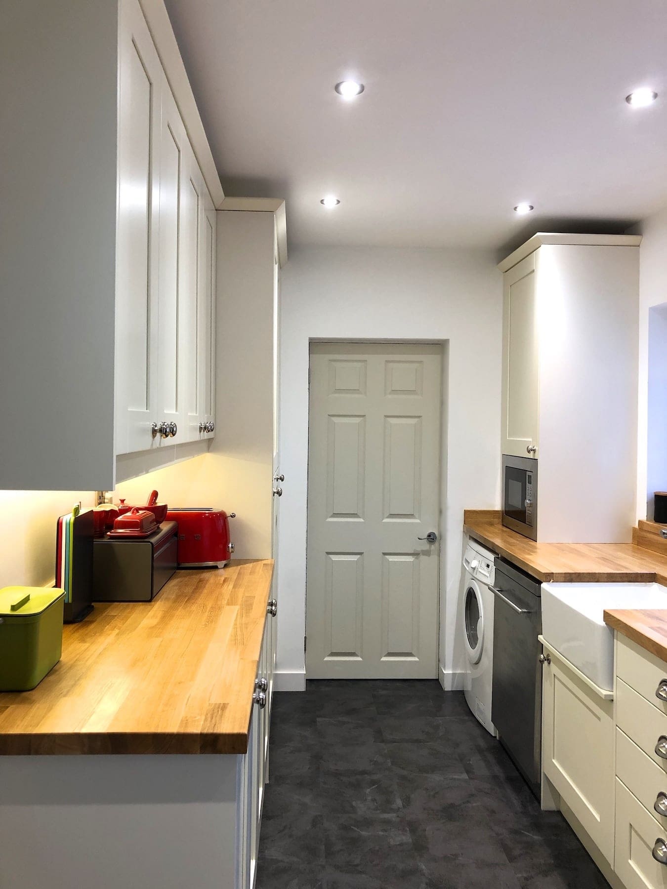 Smooth White Shaker Kitchen In Reading 1005 | Utopia Kitchens, Crowthorne