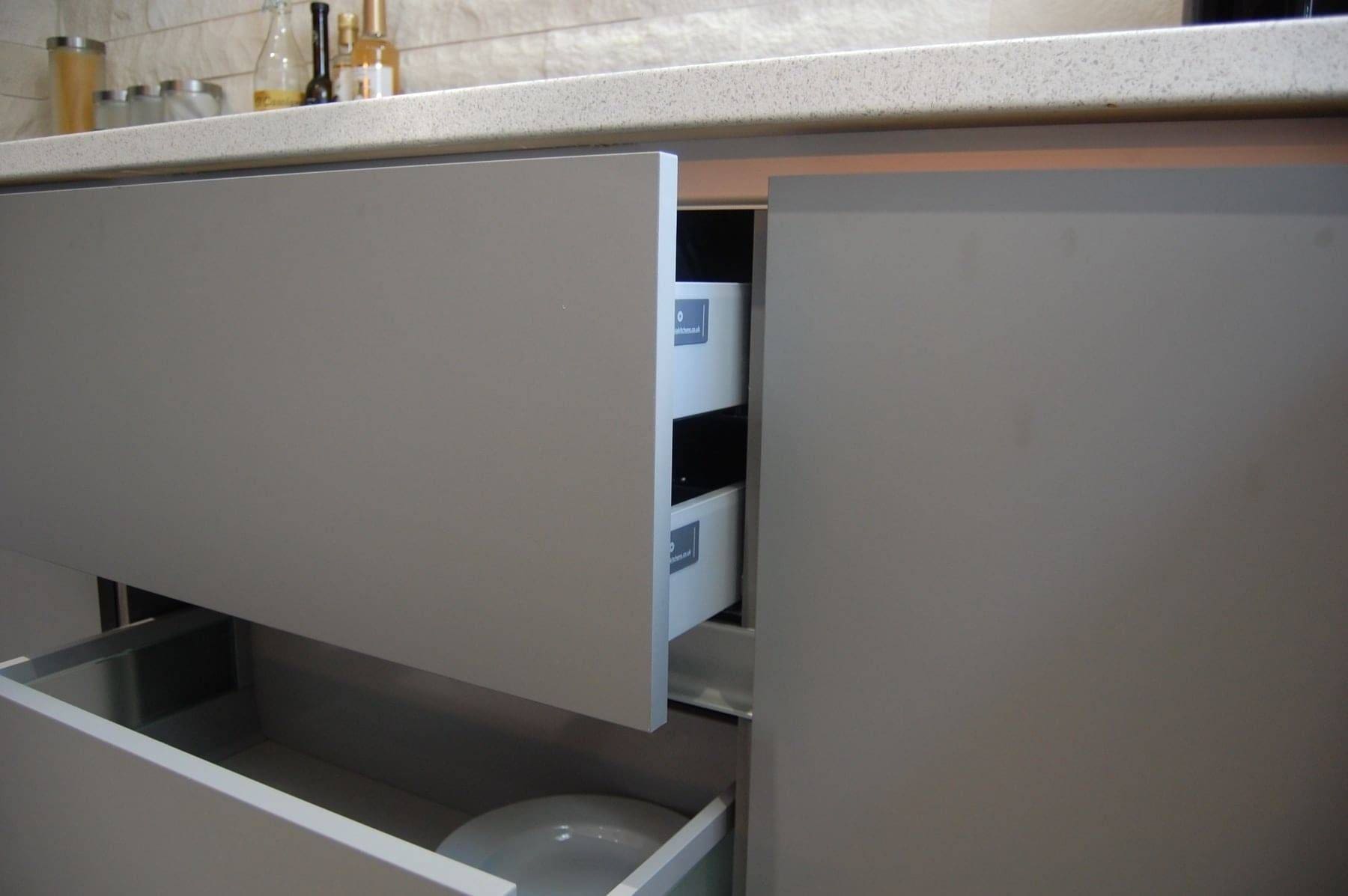 True Handless Kitchen Sunbury 762 | Utopia Kitchens, Crowthorne